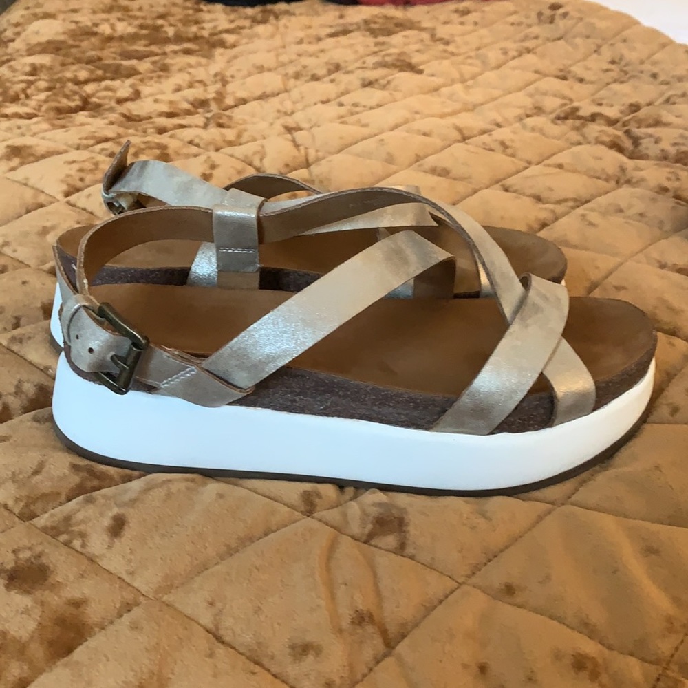Platform Sandals - Picture 3 of 5